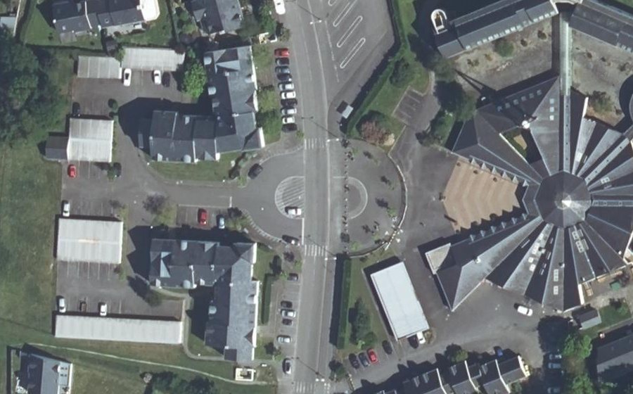 Vue aérienne du Rond-point anonyme n°717938554