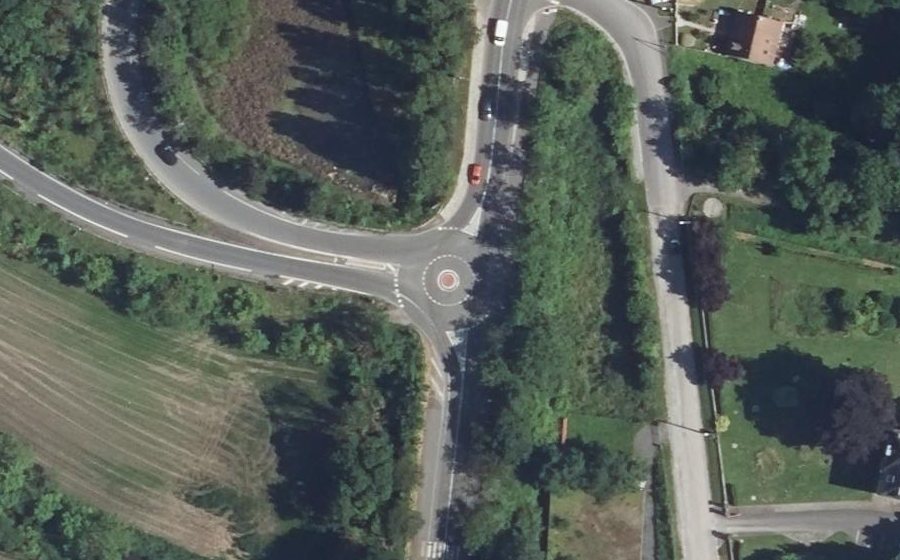Vue aérienne du Rond-point anonyme n°717957486