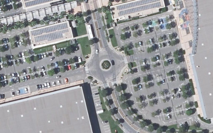 Vue aérienne du Rond-point anonyme n°718245366