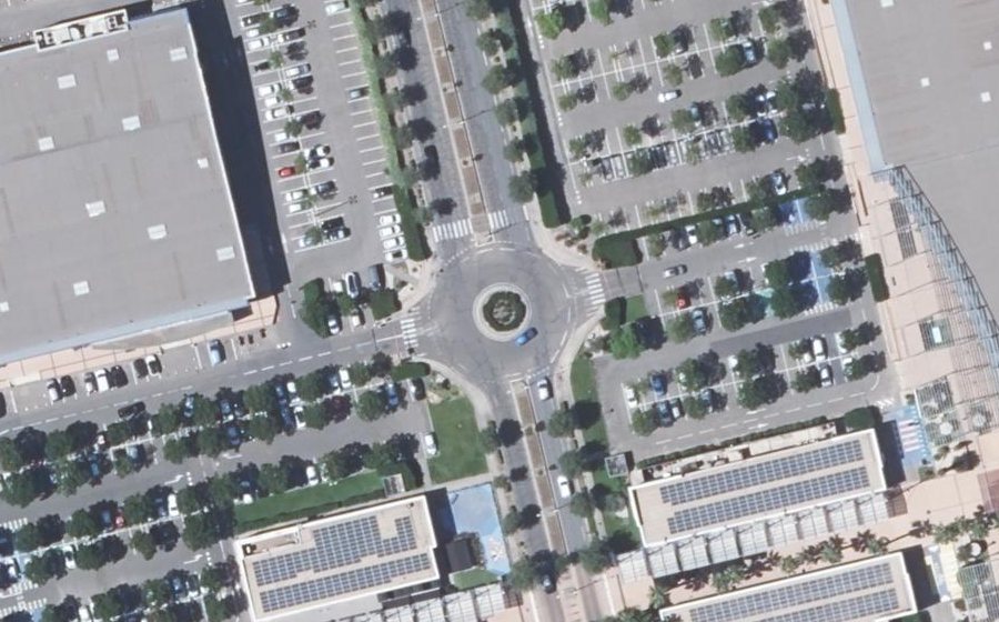 Vue aérienne du Rond-point anonyme n°718245370