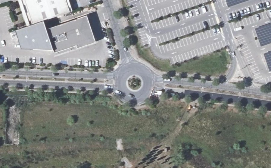 Vue aérienne du Rond-point anonyme n°718245371