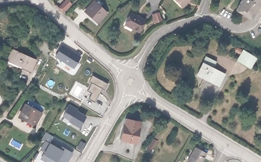 Vue aérienne du Rond-point anonyme n°718386476