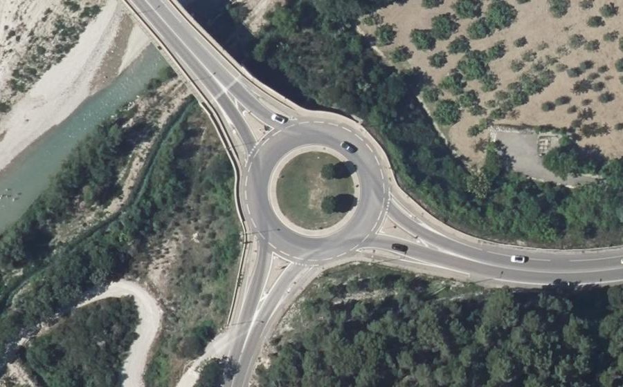 Vue aérienne du Rond-point anonyme n°71861351
