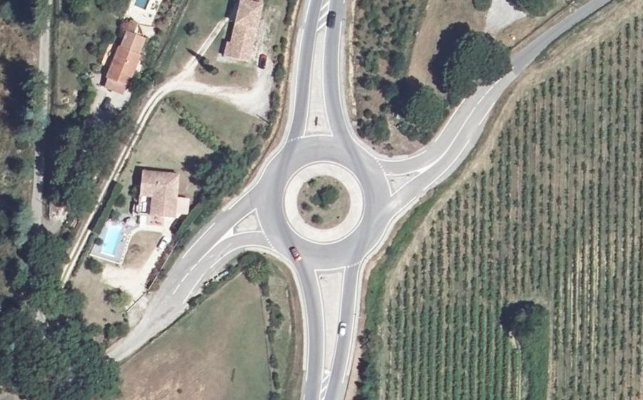 Vue aérienne du Rond-point anonyme n°71865466