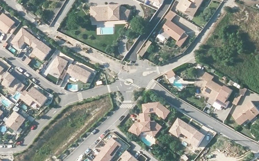 Vue aérienne du Rond-point anonyme n°719108281