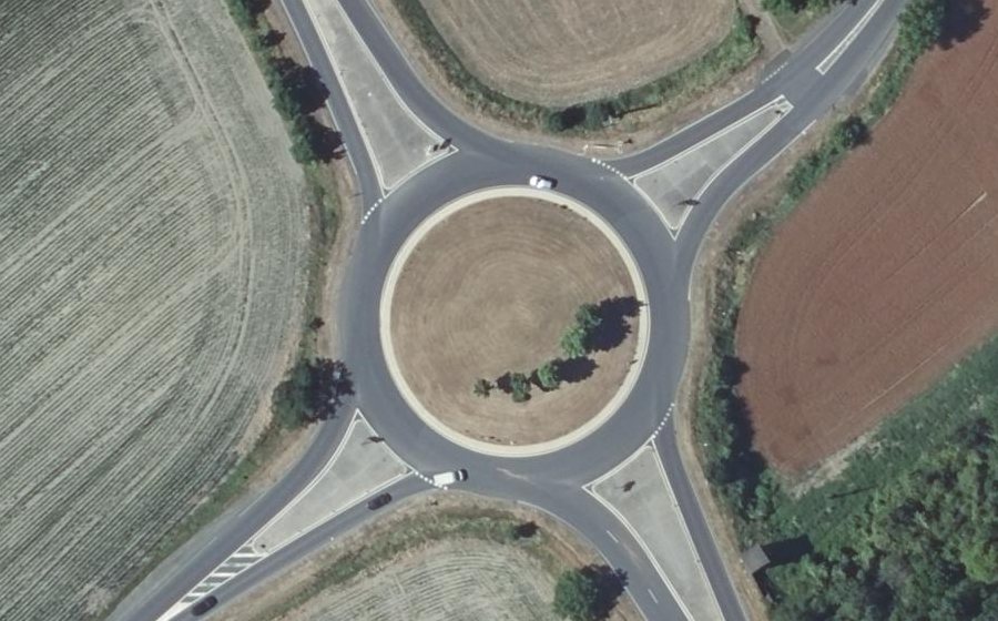 Vue aérienne du Rond-point anonyme n°71912598