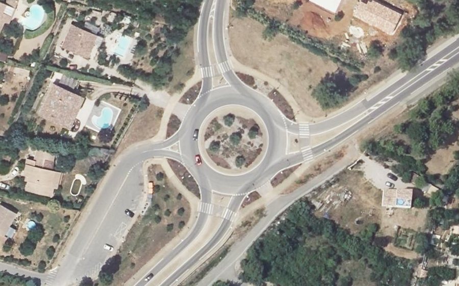 Vue aérienne du Rond-point anonyme n°71921344