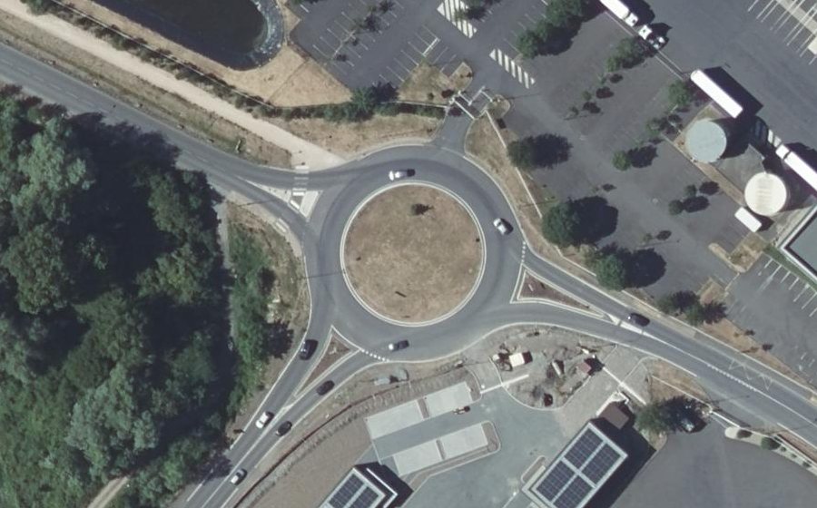 Vue aérienne du Rond-point anonyme n°71926996