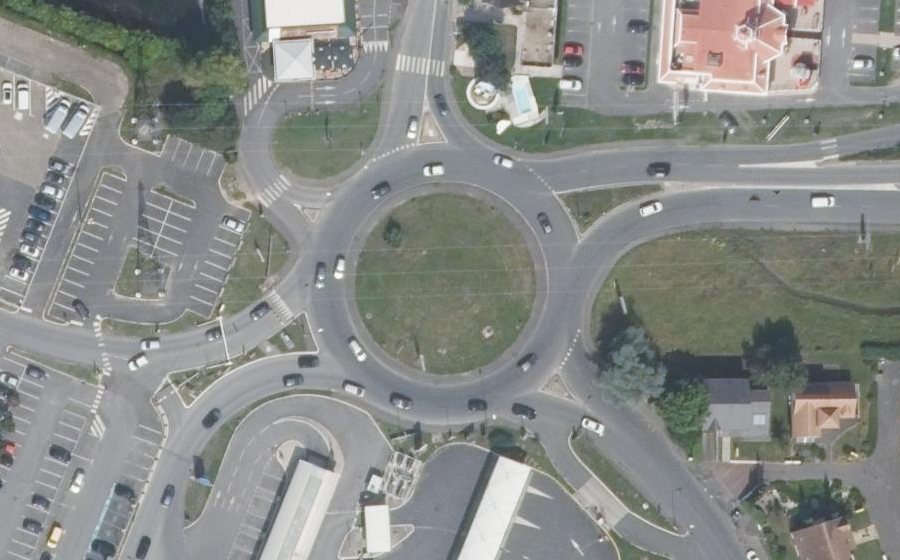 Vue aérienne du Rond-point anonyme n°719409399