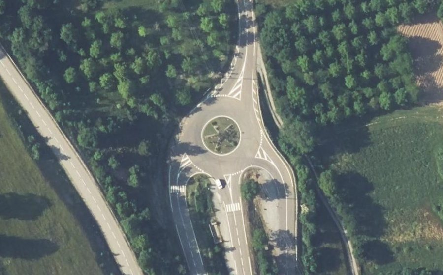 Vue aérienne du Rond-point anonyme n°71958378