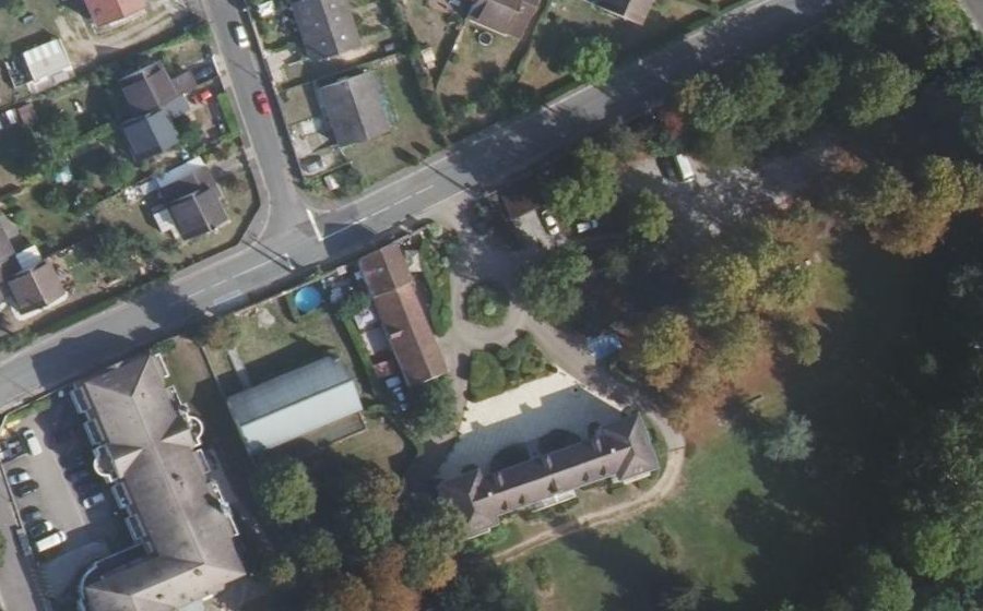 Vue aérienne du Rond-point anonyme n°720272208