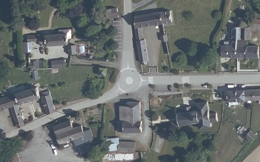 Vue aérienne du Rond-point anonyme n°720334785