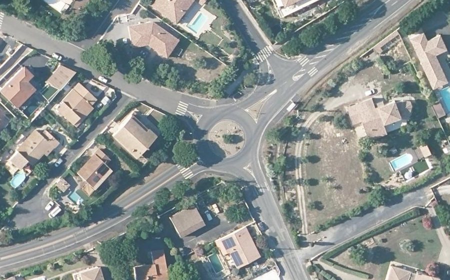 Vue aérienne du Rond-point anonyme n°72041351
