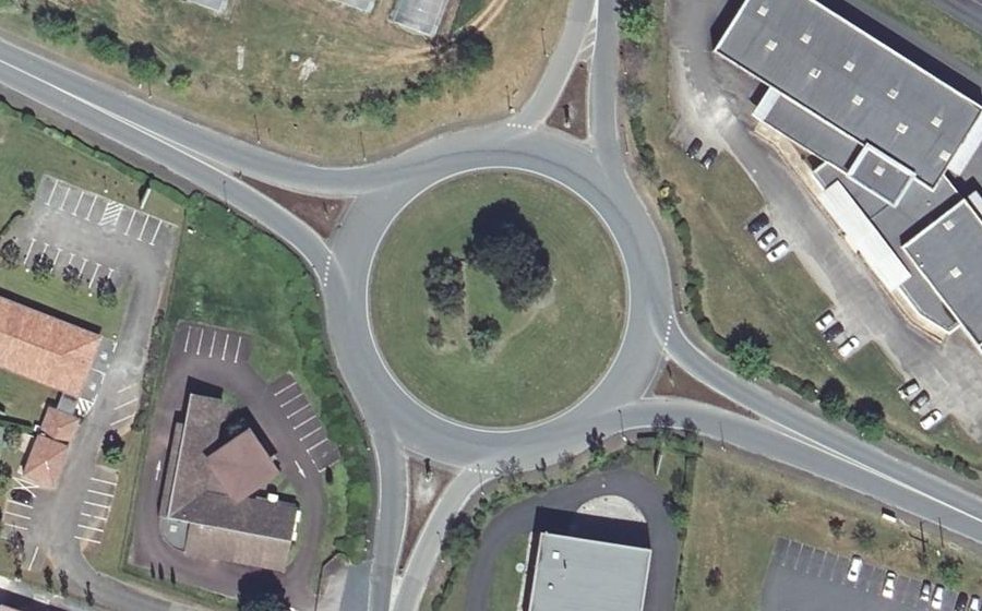 Vue aérienne du Rond-point anonyme n°72107846