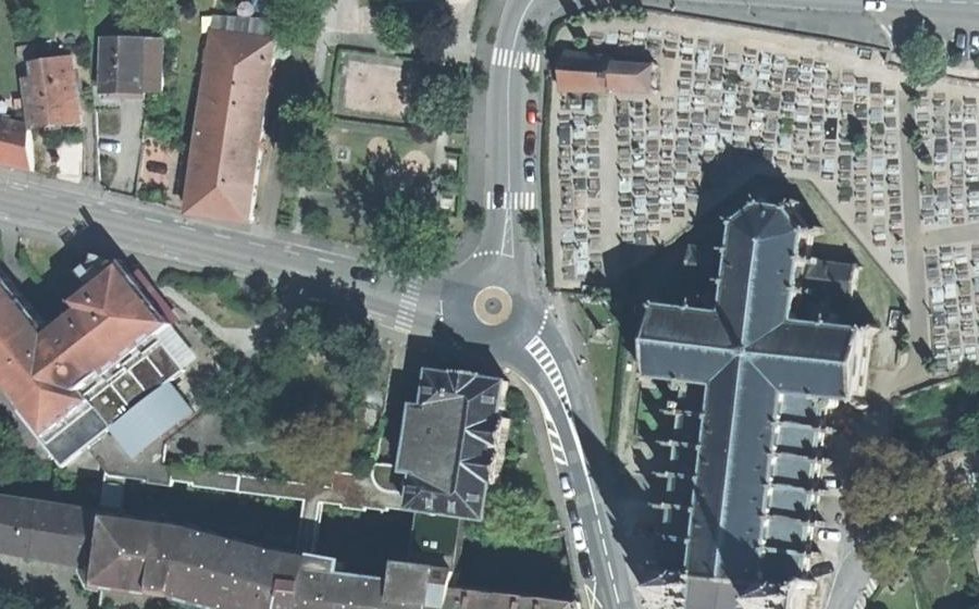 Vue aérienne du Rond-point anonyme n°721096116