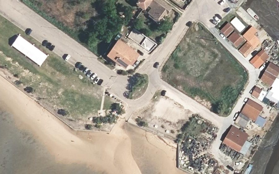 Vue aérienne du Rond-point anonyme n°72144536