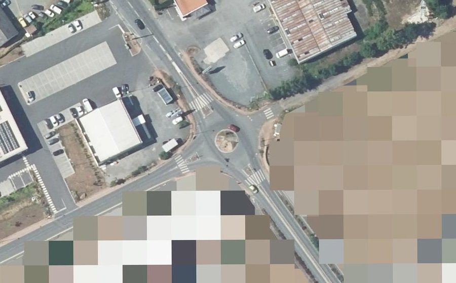Vue aérienne du Rond-point anonyme n°721684298