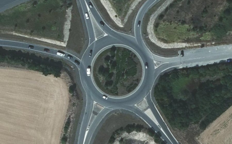 Vue aérienne du Rond-point anonyme n°72182836