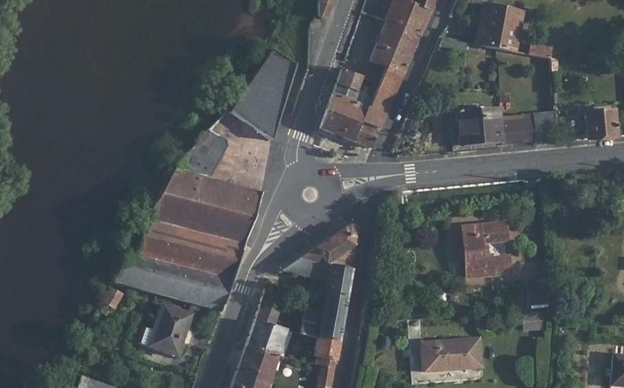 Vue aérienne du Rond-point anonyme n°721837615