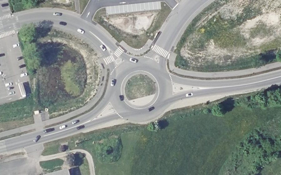 Vue aérienne du Rond-point anonyme n°721988129