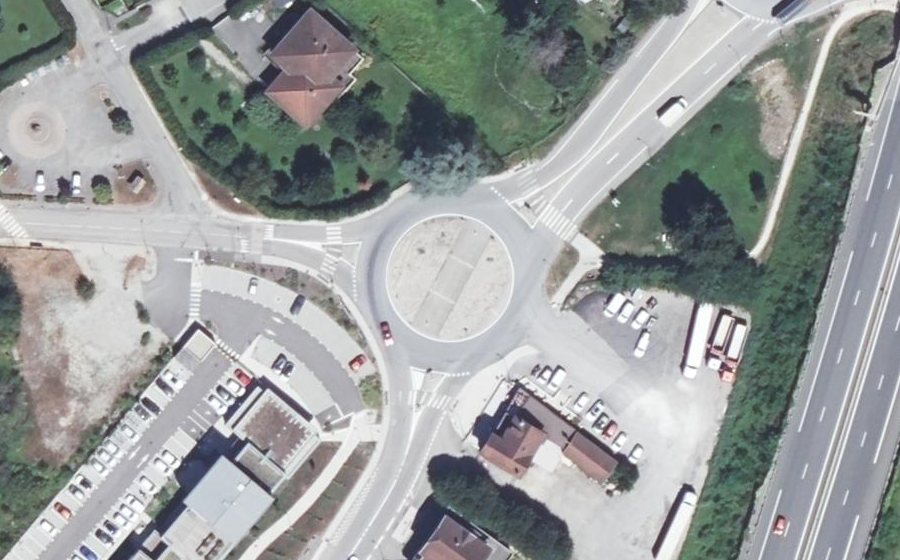 Vue aérienne du Rond-point anonyme n°722026318