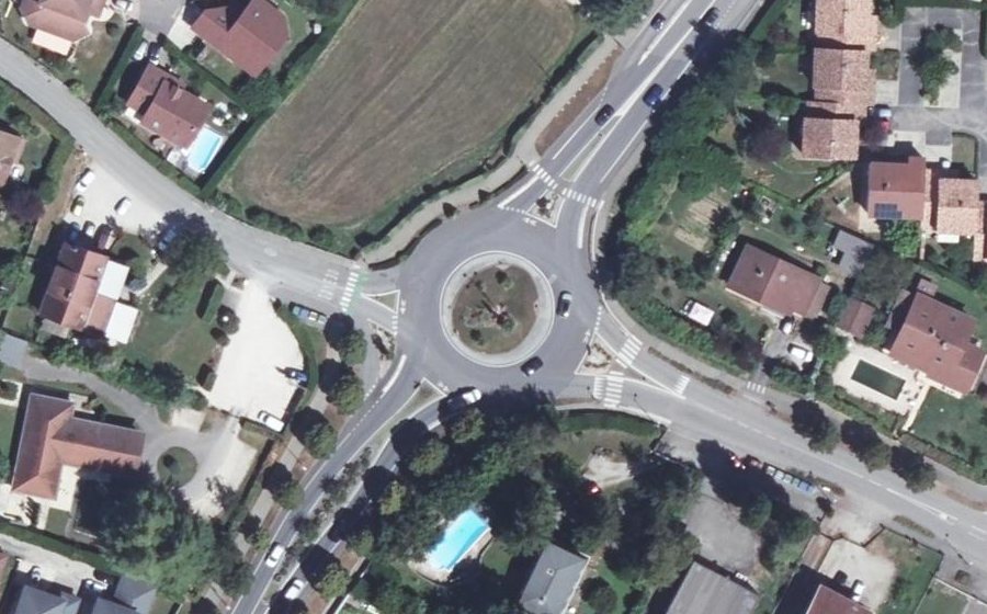 Vue aérienne du Rond-point anonyme n°722047648