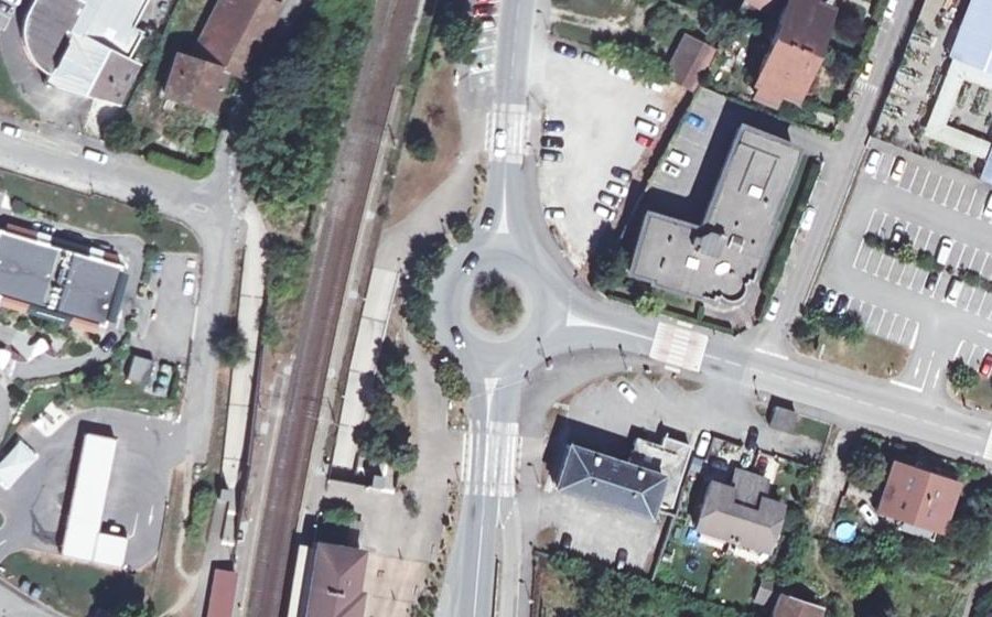 Vue aérienne du Rond-point anonyme n°722054156