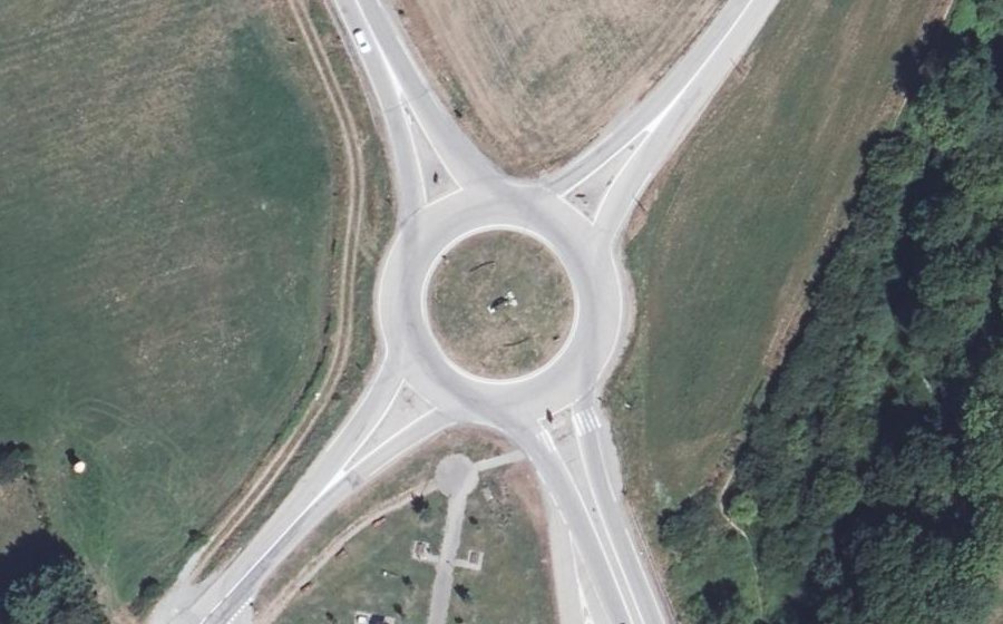 Vue aérienne du Rond-point anonyme n°722067120