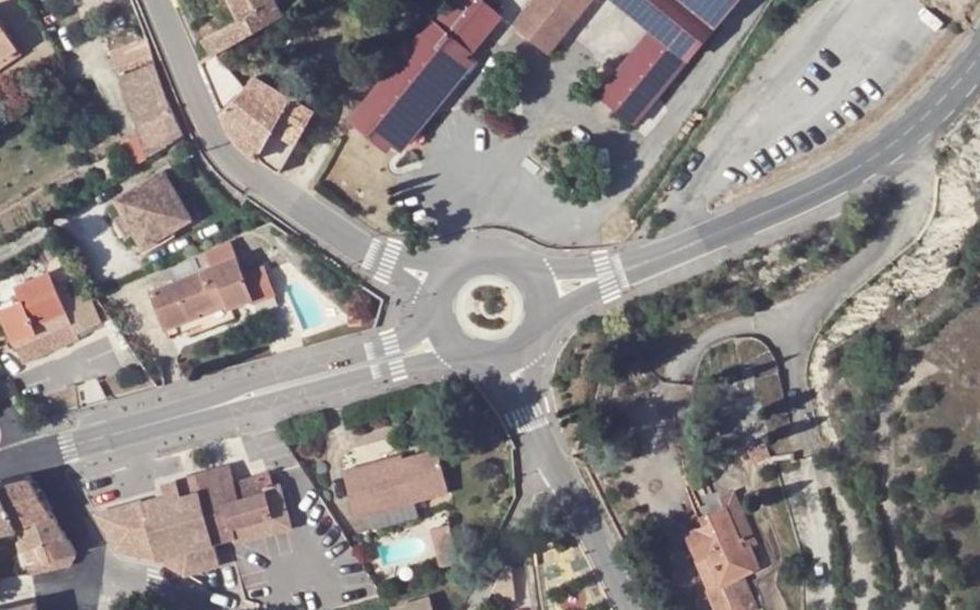 Vue aérienne du Rond-point anonyme n°722116424
