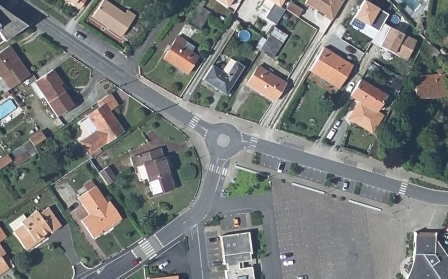 Vue aérienne du Rond-point anonyme n°722145887