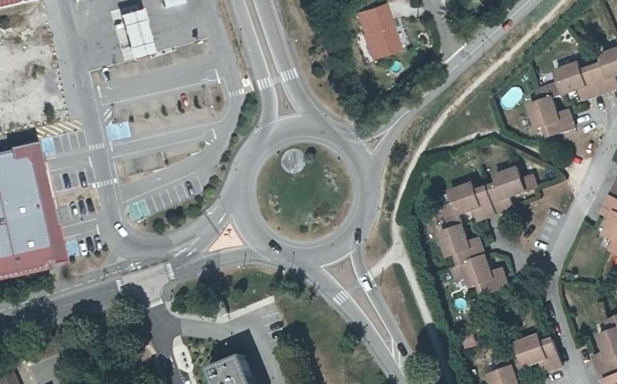 Vue aérienne du Rond-point anonyme n°722271026
