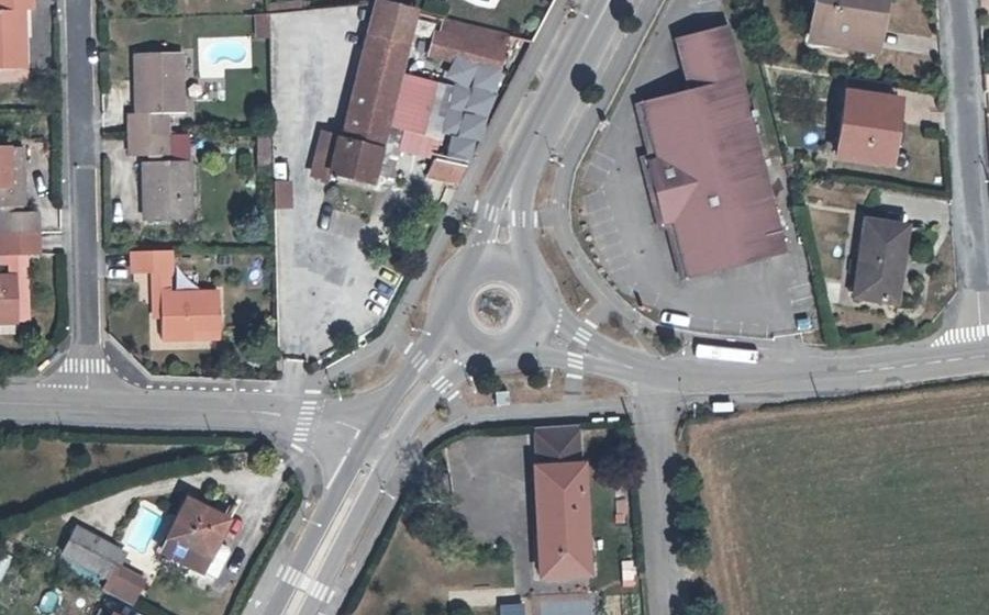 Vue aérienne du Rond-point anonyme n°722271036