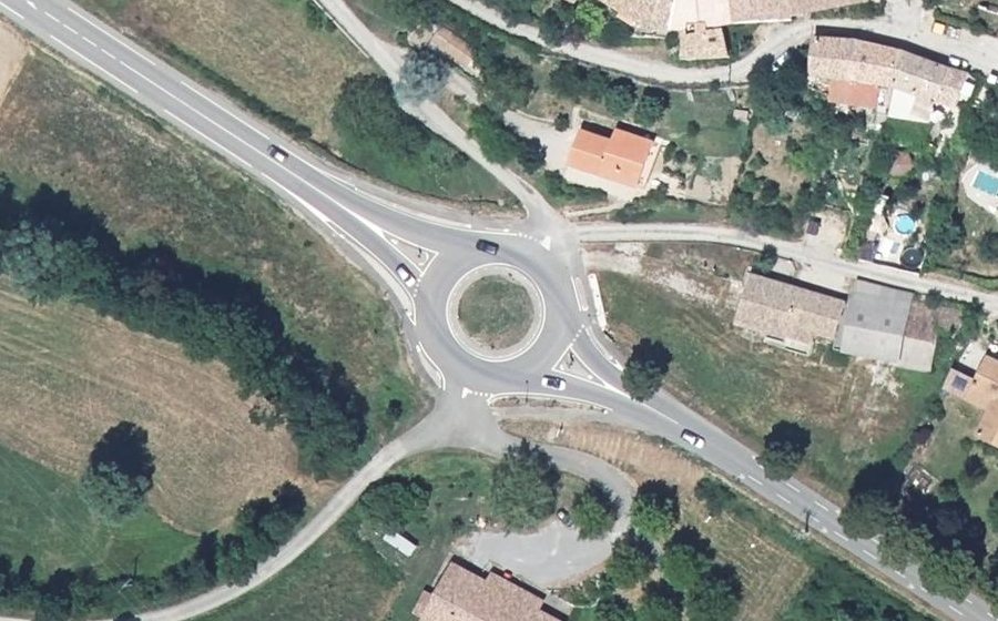 Vue aérienne du Rond-point anonyme n°72231071