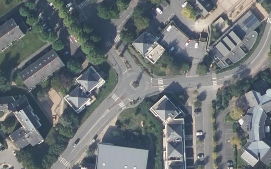 Vue aérienne du Rond-point anonyme n°722342818