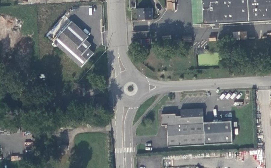 Vue aérienne du Rond-point anonyme n°722492962