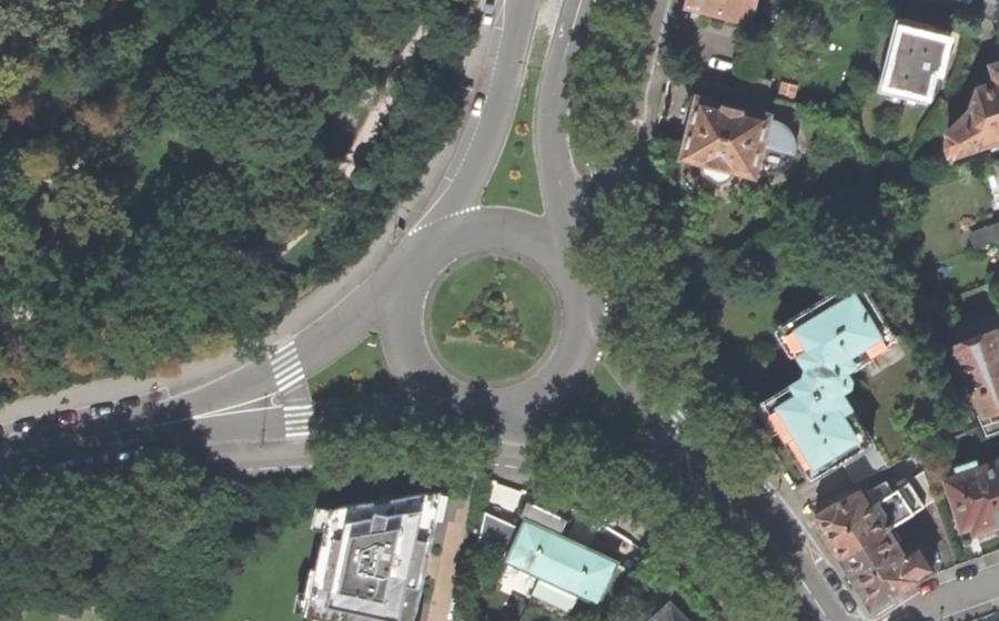 Vue aérienne du Rond-point anonyme n°722495973