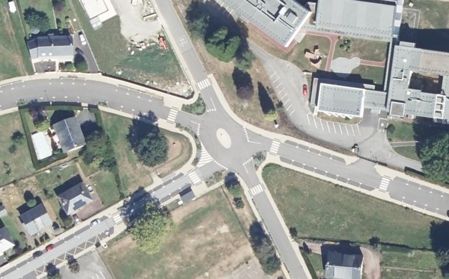 Vue aérienne du Rond-point anonyme n°722584625
