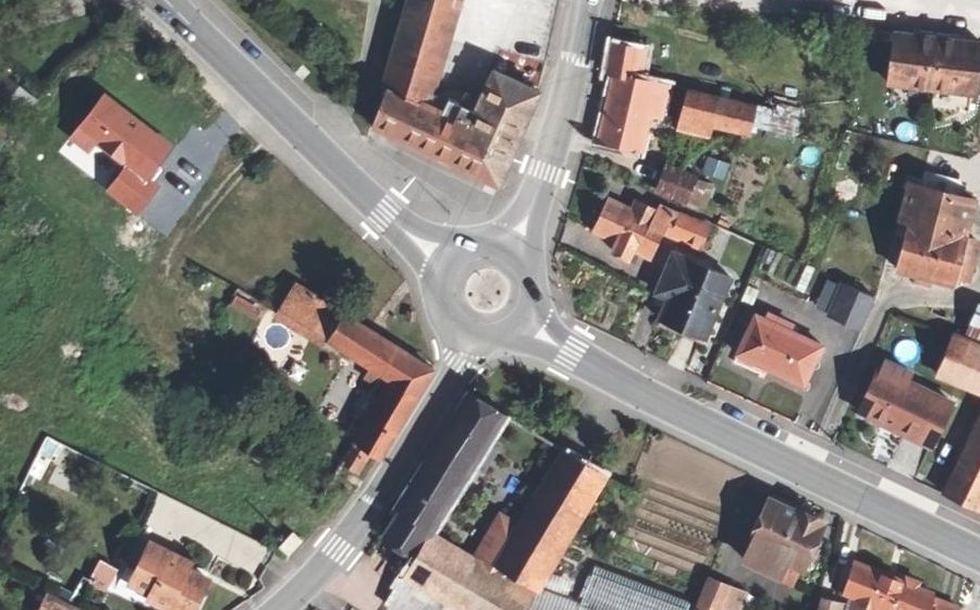 Vue aérienne du Rond-point anonyme n°722601310
