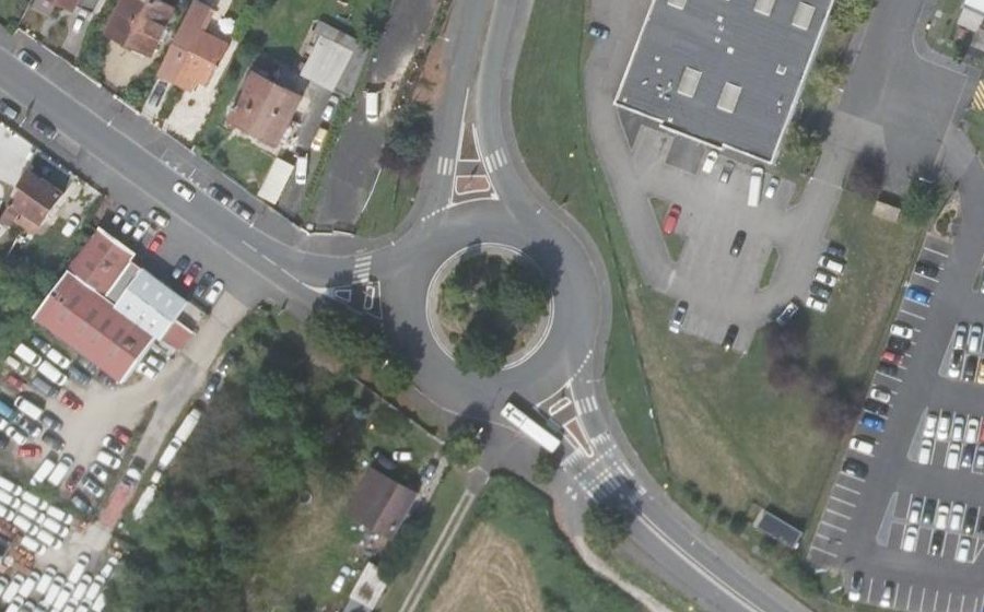 Vue aérienne du Rond-point anonyme n°722684123
