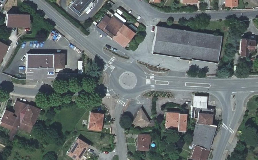 Vue aérienne du Rond-point anonyme n°722826914