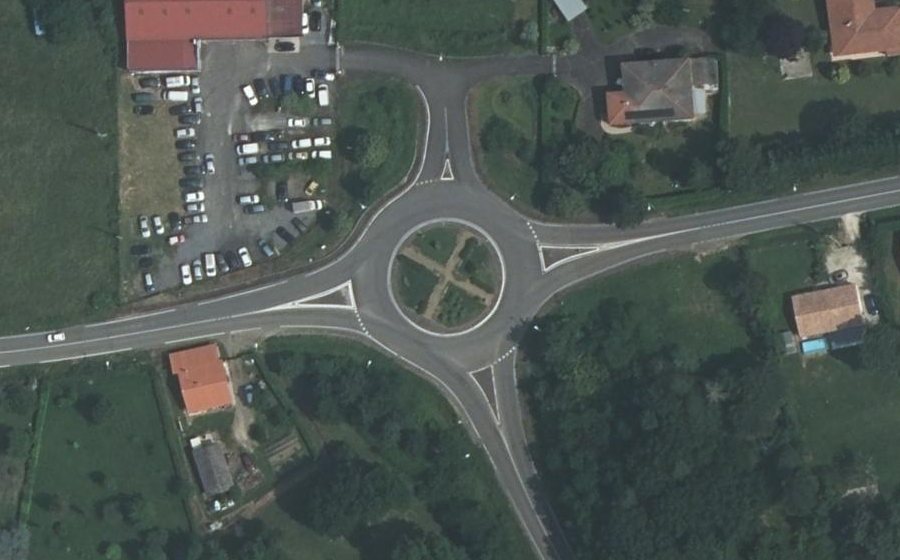 Vue aérienne du Rond-point anonyme n°722826924
