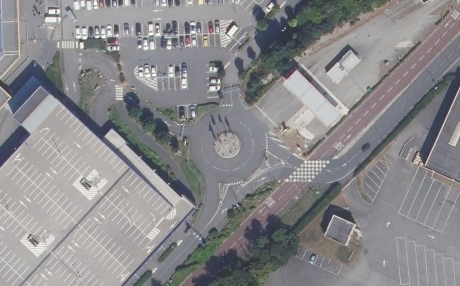Vue aérienne du Rond-point anonyme n°722881789