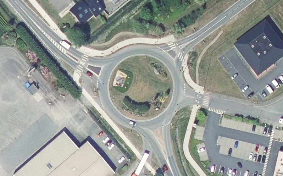 Vue aérienne du Rond-point anonyme n°722912546
