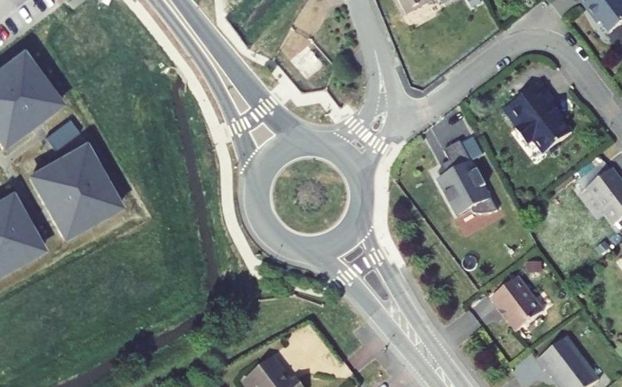 Vue aérienne du Rond-point anonyme n°722912550
