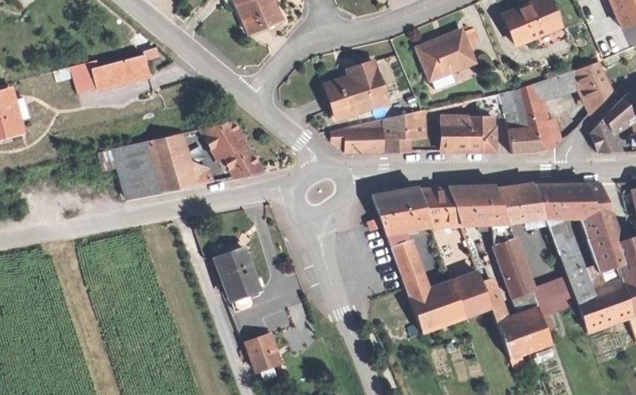 Vue aérienne du Rond-point anonyme n°723113704