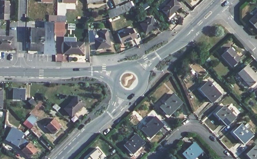 Vue aérienne du Rond-point anonyme n°723181161