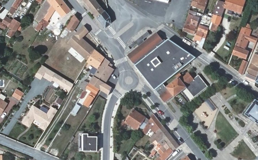 Vue aérienne du Rond-point anonyme n°723184208