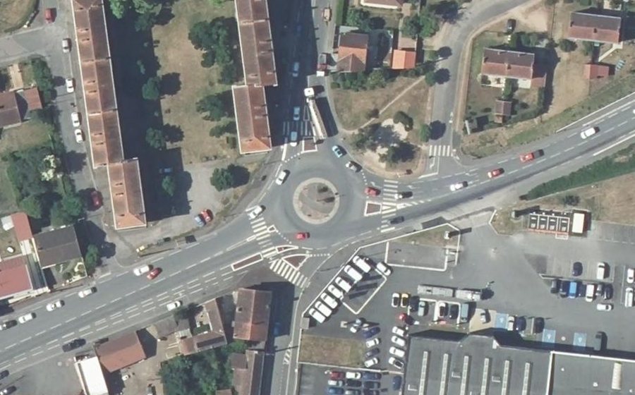 Vue aérienne du Rond-point anonyme n°723322908