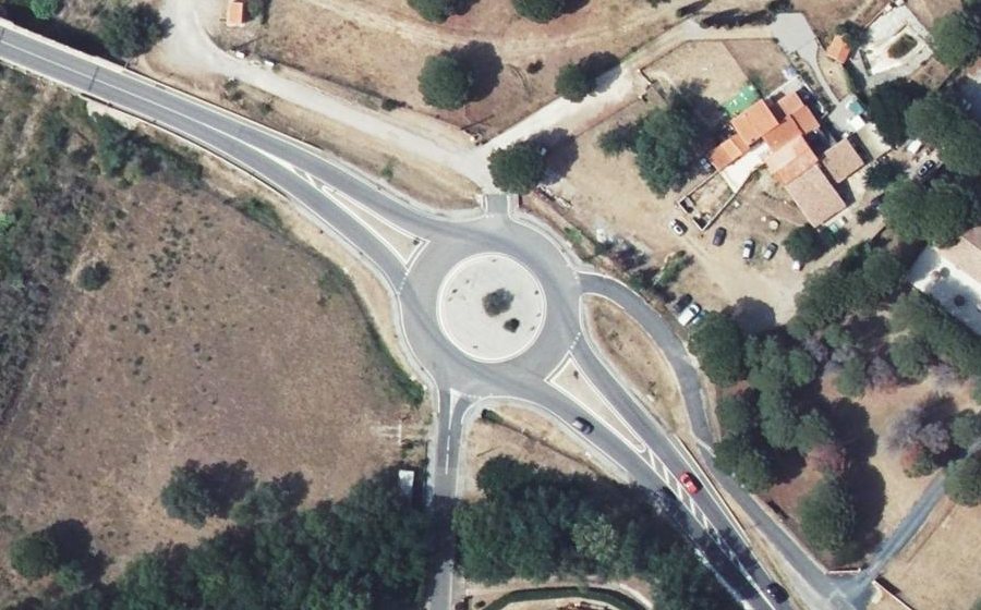 Vue aérienne du Rond-point anonyme n°72351868