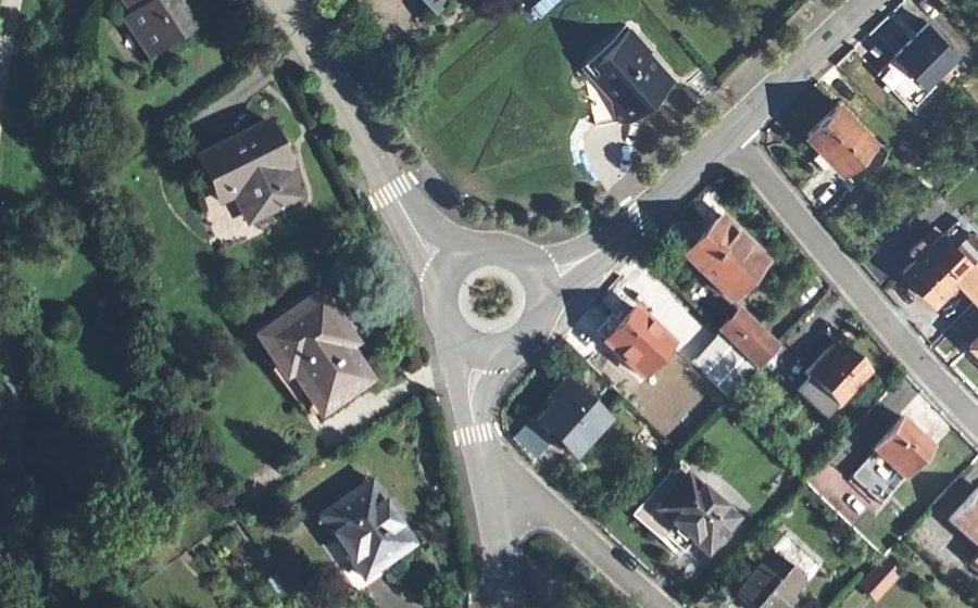 Vue aérienne du Rond-point anonyme n°723557176